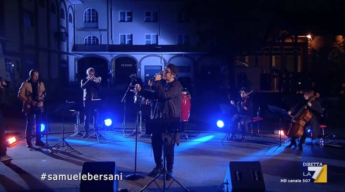 welikeduel's tweet photo. Harakiri. Samuele Bersani e la #propagandaorkestra 

#propagandalive https://t.co/dWwPwIcj9J