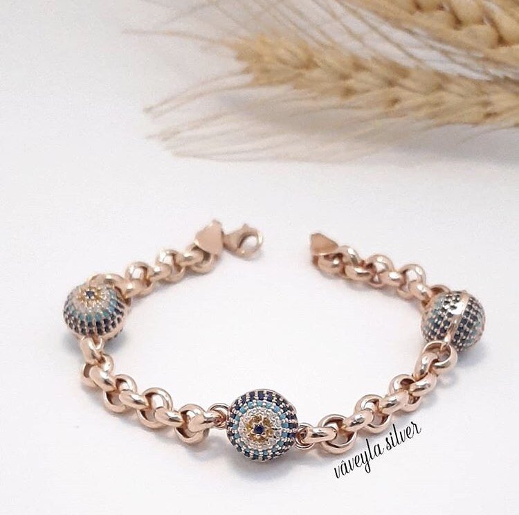 vaveylasilver's tweet photo. Rose Nazar Bileklik 🧿                         925 ayar gümüş bileklik                        fiyat bilgisi DM ☝️#bileklik #gümüş #tasarım #aksesuar #hediye #silver #istanbul #alışveriş #shopping #souvenir #bracelet #design #gift #accessory https://t.co/H5sHgLqJtS