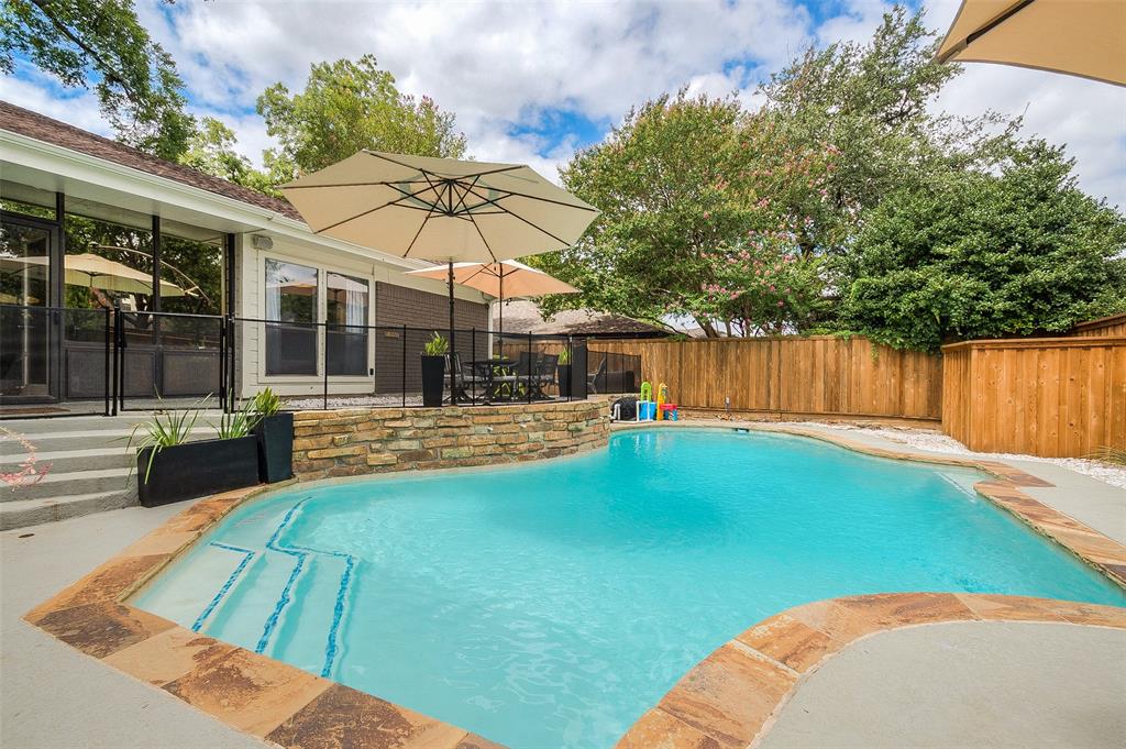 foundersre's tweet photo. What $800,000 dollars looks like in Dallas County 
4 beds | 3 baths | 3224 Sq. Ft. 
What do you think about this unique mid-century property in Dallas? https://t.co/VHFNhbSaJg