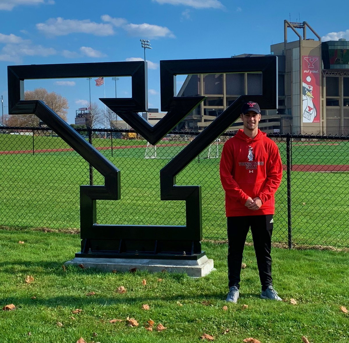 MasonSteph1's tweet image. I am excited to announce my commitment to further my academic and athletic career at Youngstown State University. Thank you to everyone who has supported me through the years. #GoGuins 🐧