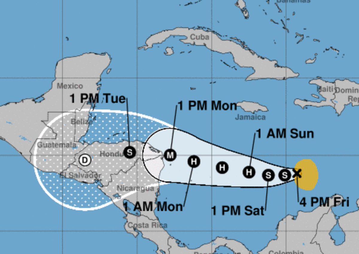 Se formó la #TormentaTropical #Iota en el #MarCaribe. Está ubicada aproximadamente a 1,530 km al este-sureste de nuestras costas. Mantenemos vigilancia permanente a través de <a href="/ProtCivil_QRoo/">Coordinación Estatal de Protección Civil QRoo</a>. #JuntosSaldremosAdelante