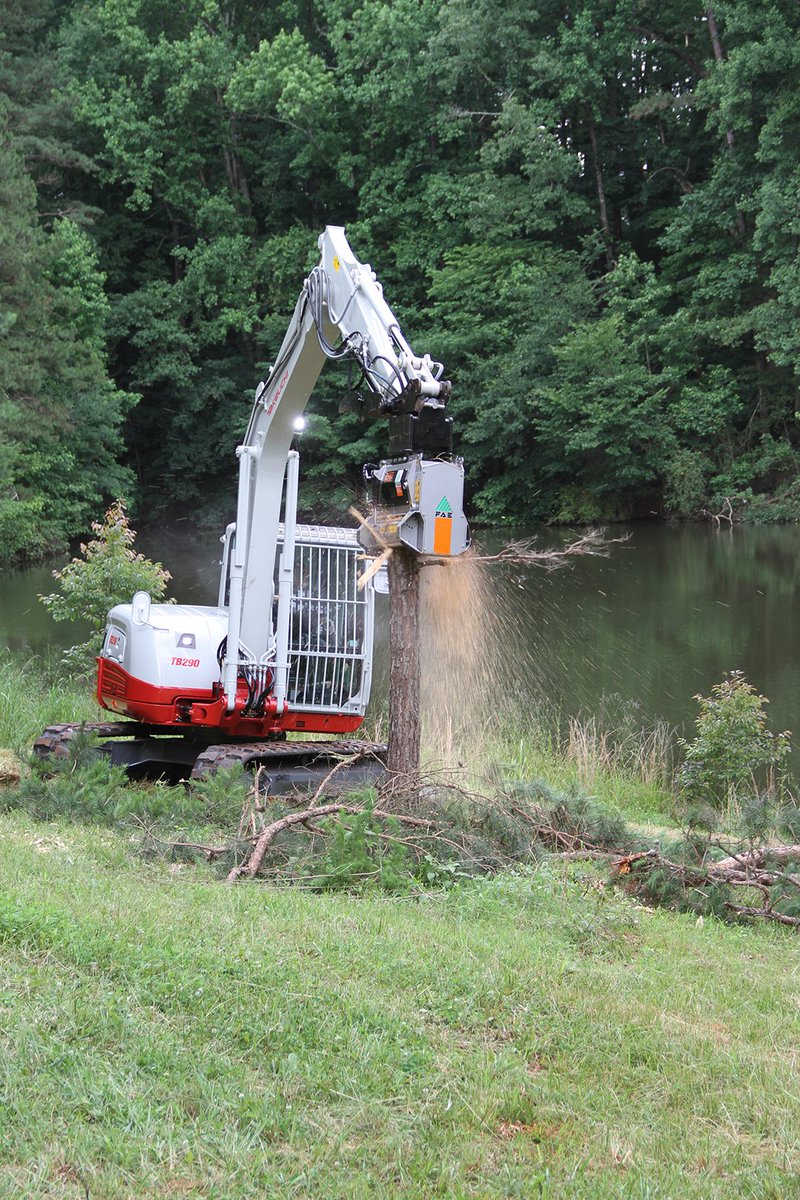 The TB290 comes standard with dual auxiliary circuits and proportional control which allows the operator to program multiple attachment presets and adjust auxiliary flow rates from the comfort of the cab.