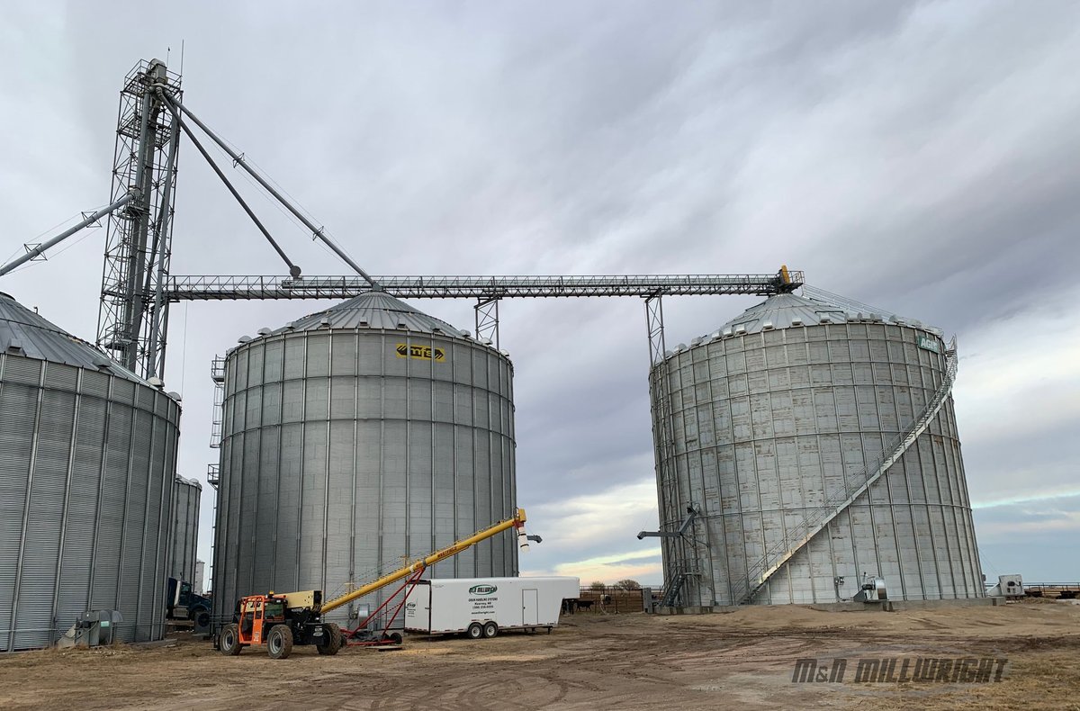 MNMillwright's tweet photo. Cambridge, NE #harvest2020 https://t.co/cRrZEqSWQA