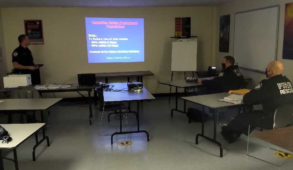 Waterloo_Fire's tweet image. Great job today by Firefighter Aaron training the new recruits on the Canadian Fallen Firefighters Foundation #GreatResource @richardhepditch @rschube04 @WPFFA791 @citywaterloo