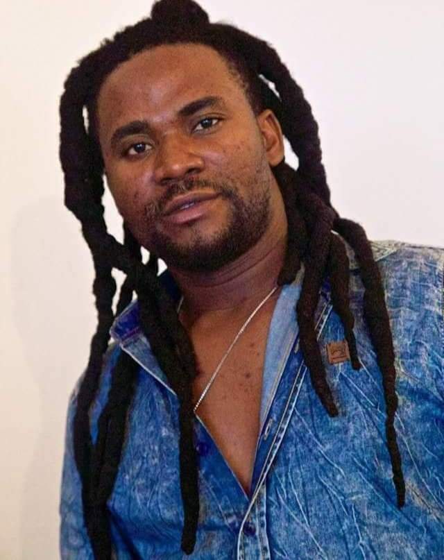ZonePresse_'s tweet photo. 🇨🇮🌟L'humoriste ivoirien Boukary de son vrai nom Kacou Kouamé Gilles Romuald.
S'il te fait toujours rire quand tu le vois, viens pointer ❤️😂 https://t.co/ef4qc1cQ2A