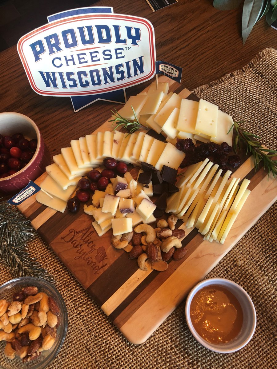 Last week I was featured on Coulee Region Cooks making a holiday cheese board and was able to chat with Mike Hayes.🎄🧀 
I love finding new ways to pair and enjoy Wisconsin cheese!😋 
@sartoricheese @MariekeGouda @WisconsinCheese 
#proudlywisconsin #holidaycheeseboard
