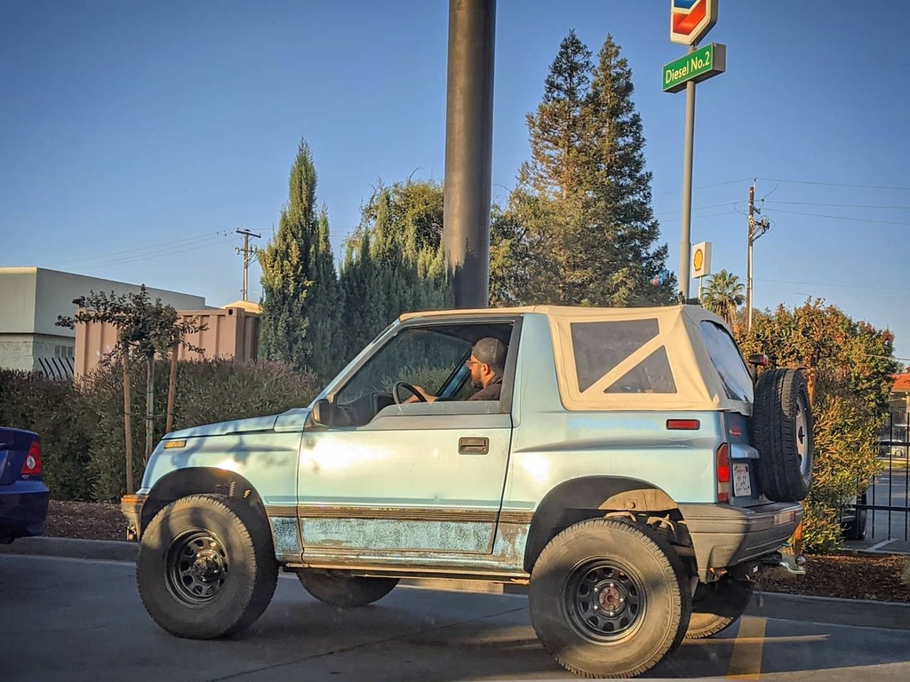 JustCarsTrucks's tweet photo. #Geo #Tracker #ChevyTracker #GeoTracker #6CGH804
#JustCarsandTrucks #cars #trucks #luxurycar #junkcar #car #truck #jeep #suv #van #minivan #sedan #pickuptruck #pickup #coupe #wagon #stationwagon #hatch #hatchback #liftback #Fresno #California #UnitedStat… https://t.co/8DQTsFal9m https://t.co/bKzgV6nU5j
