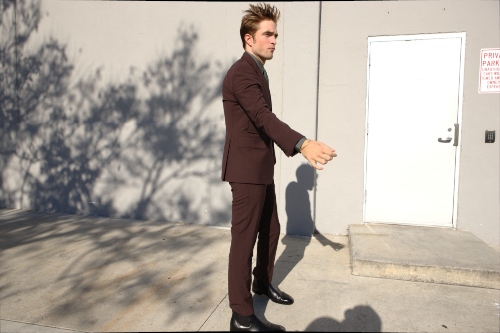 RPAustralia's tweet photo. 📸𝗡𝗘𝗪 𝗢𝗨𝗧𝗧𝗔𝗞𝗘𝗦 | Robert Pattinson GQ 2017

We've seen this before in black and white but not colour - HQ at 👇
https://t.co/Iwa7olysM0 https://t.co/TPuhXKlqKZ