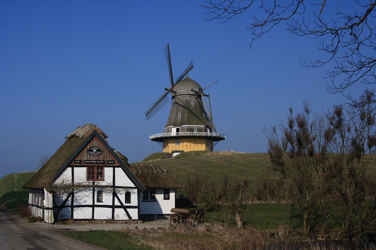 lookforplace's tweet photo. #Fyns #Hoved #Hindsholm #Windsmill https://t.co/gSL52cjomd