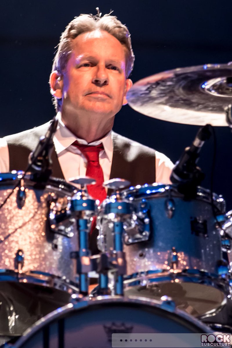 HueyTribute's tweet photo. Wishing @HueyLewisNews #drummer #BillGibson a happy birthday 🎈 Because of you, #TheHeartOfRockAndRoll is still beating. #HueyLewis @JohnnyColla #SeanHopper #ChrisHayes #MarioCipollina #HueyTribute https://t.co/hgYw2zotRP