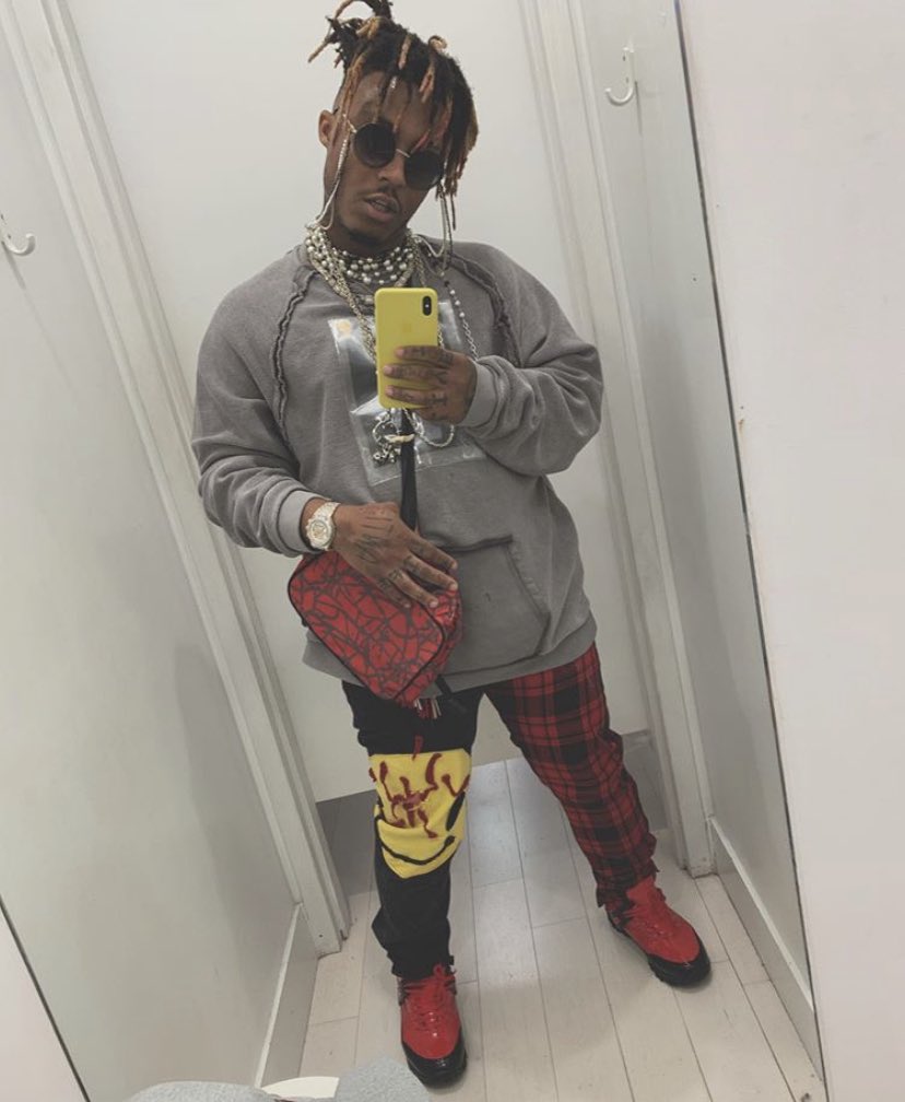 HotFreestyle's tweet photo. Juice WRLD’s ‘Legends Never Die’ is the best pure selling Hip Hop album this year so far, based off 296,000 pure album sales (streaming not counted). https://t.co/NTtAXn2RqR