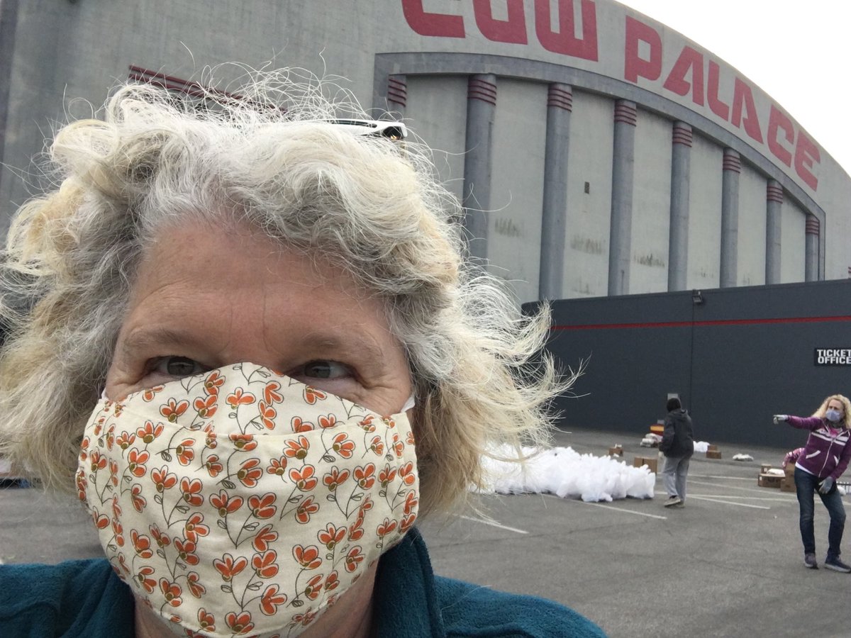 JenniferNorris2's tweet photo. Great morning spent packing groceries at Pop-Up Food Pantry @cowpalacesf w San Francisco Food Bank. Thanks @hknightsf for the article that inspired me to sign-up. Best workout since March! #foodjustice #foodbank #IAVMWHQ https://t.co/CdVmJaihcX
