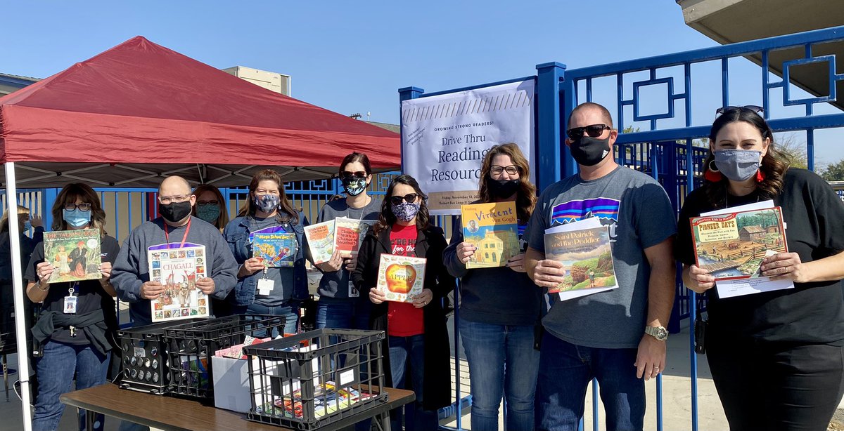 SeibertRaiders's tweet photo. Amazing turnout of Seibert families for our Reading Resources Drive Thru today! Thank you families and staff! #readingrocks #nosuchthingastoomanybooks #parentengagement https://t.co/GahCXFAPON