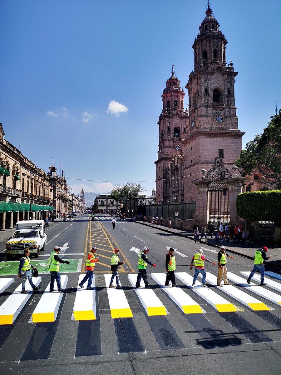 fquirozs's tweet photo. 🚸Previo a conmemorar el Día Mundial en Recuerdo de las Víctimas de Accidentes de Tráfico, en #Morelia una intervención peatonal.15/11/2020.

@semovep

#YaEsHora #TransformandoMorelia https://t.co/upT2nrJ2m8