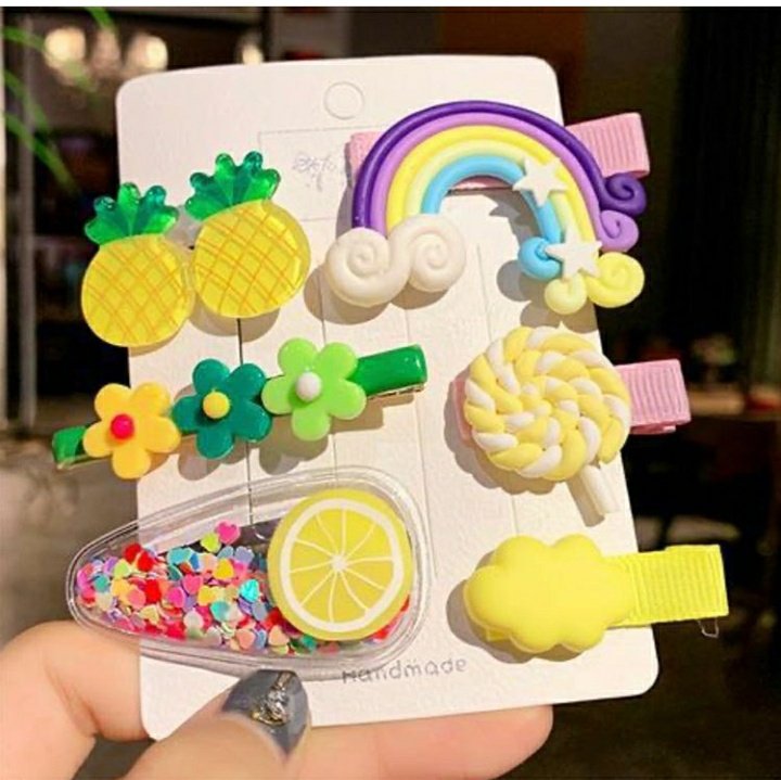 of_roxy's tweet photo. Where are all my mummies and aunties in the house💃💃💃uncles and daddy too. Make this season memorable for your little ones by pre ordering any of this hair accessories for the season.

Kindly chat us up to preorder any of the items posted

#aprokodoctor https://t.co/uDid19CcxD