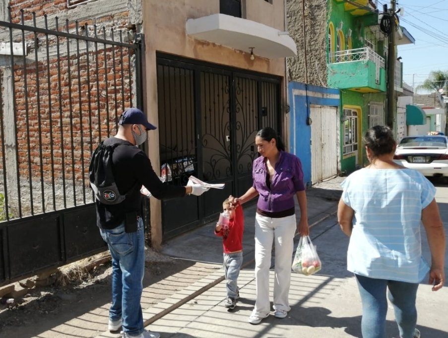 dRobles_MX's tweet photo. Continuamos recorriendo las calles de nuestro #Distrito20, para rendirte cuentas y entregarte un resumen de lo que hemos logrado desde el Congreso de Jalisco durante estos 2 años a tu servicio. ¡Seguimos adelante! #SegundoInforme #DanielRobles https://t.co/3Nz3ckkAkZ