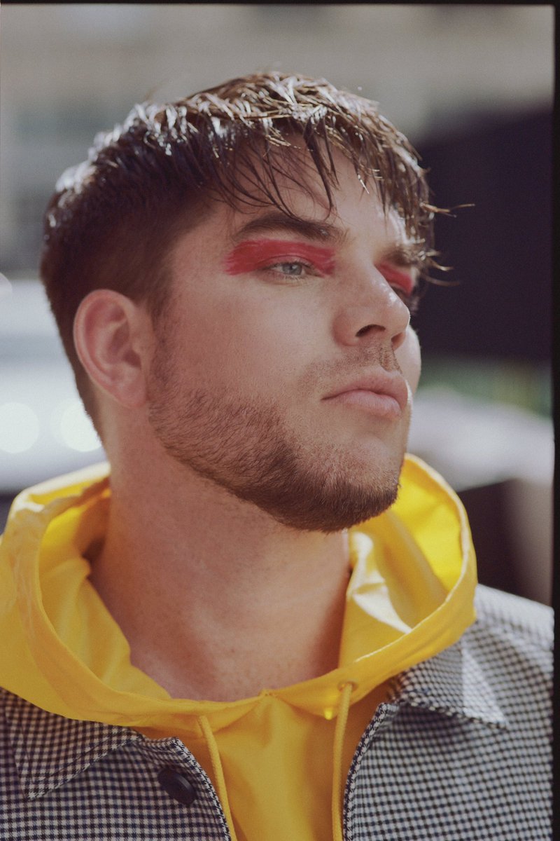 Adam Lambert as snails, a thread