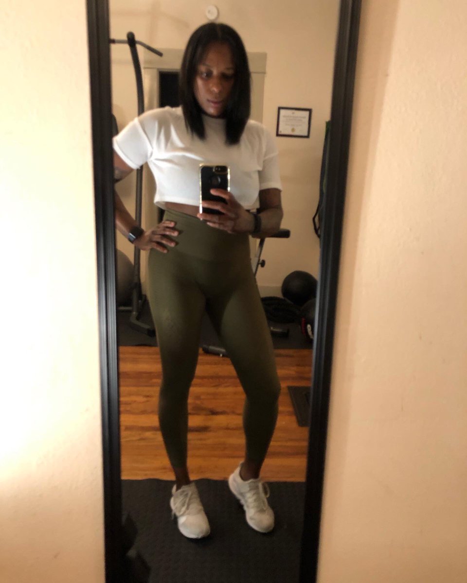 wideeyez24's tweet photo. #fitness #ebonychick #lifestyle #consistency https://t.co/mD0IhMGQId