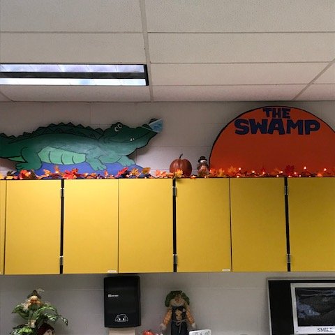MPagano_24's tweet photo. We are so grateful for Ms. Gloria Cooper for her generous Teacher Swamp Donation! Thank You! #FrazierGators https://t.co/WRtvjwZx9g