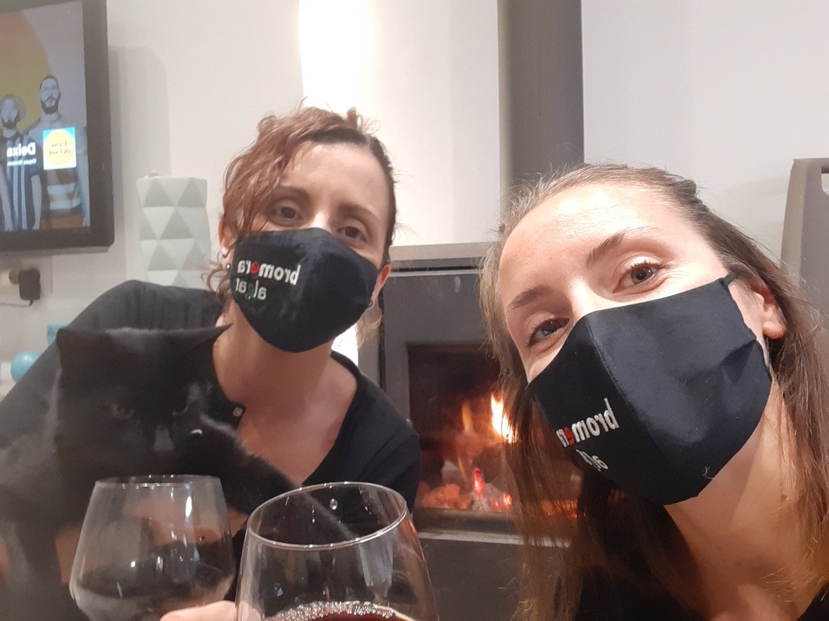 sandracapsir's tweet photo. Eis! Que jo també estava al #PLCA2020 ! Però amb @clara___vidal i @MariloAlvarez fent #comboiliterari. Impossible sense la gent de @brormera. I menció especial per a @gpamplo @Bernatbataller @carolborras @Romenpe. I sense el GRAN @nelo_gomez https://t.co/nZYrQKefnQ
