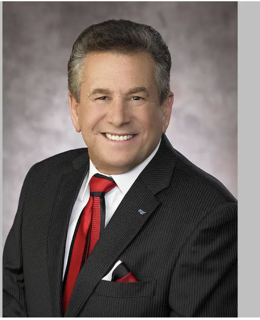 RalstonReports's tweet photo. That resonant voice. That trademark handshake. I knew Steve Schorr for more than 30 years, since I called him to ask about being approached to run for Congress. He was a TV fixture here for a long time and unfailingly kind to me throughout my career. RIP. https://t.co/9G3yFe4ErI https://t.co/eL9Yxla8hu