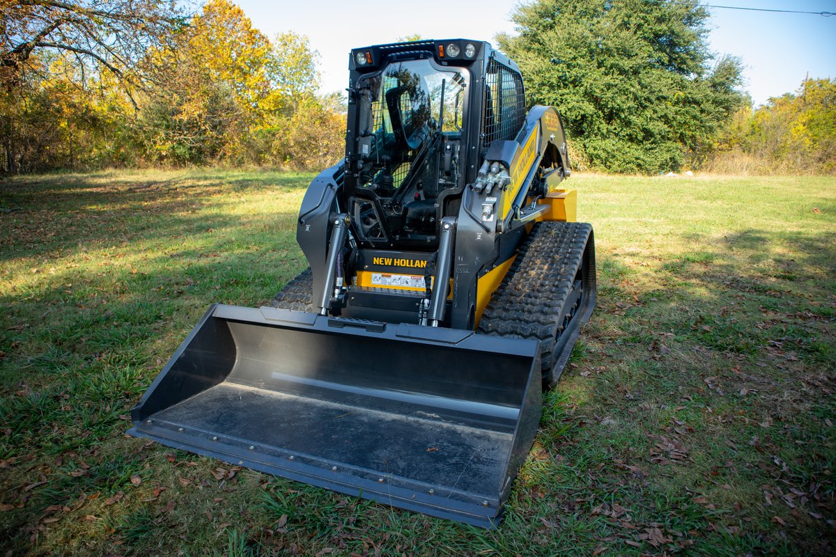 CompanyPerry's tweet image. Here are some more pictures of our newest product the Polycarbonate Windshield Replacement and Mechanical Fastening System for Case and New Holland Track Loaders. Video and Webpage coming soon! #theperrycompany #Case #NewHolland #TrackLoader #Windshield