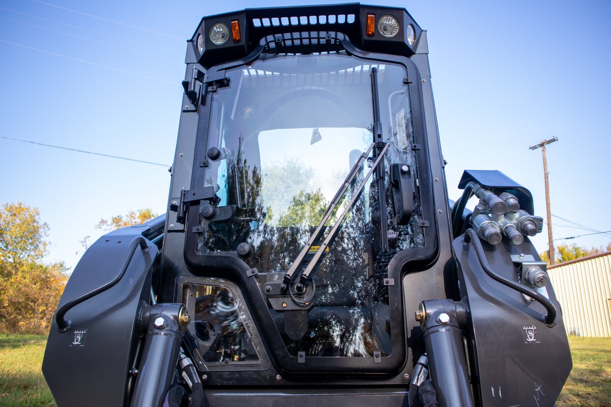 CompanyPerry's tweet image. Here are some more pictures of our newest product the Polycarbonate Windshield Replacement and Mechanical Fastening System for Case and New Holland Track Loaders. Video and Webpage coming soon! #theperrycompany #Case #NewHolland #TrackLoader #Windshield