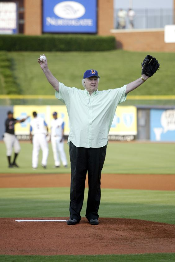 baseballinpix's tweet photo. Paul Hornung throwing out the first pitch at a Durham Bulls game. #RIPPaulHornung #RIPGoldenBoy https://t.co/ipPz9xIyMn