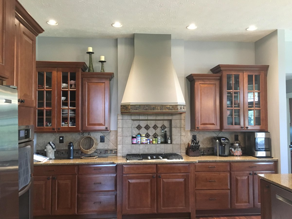 NewLeafRemodel's tweet photo. We love before and after photos! They really show how even a few updates can change a room! 
#kitchendesign https://t.co/WtD8u8MT12