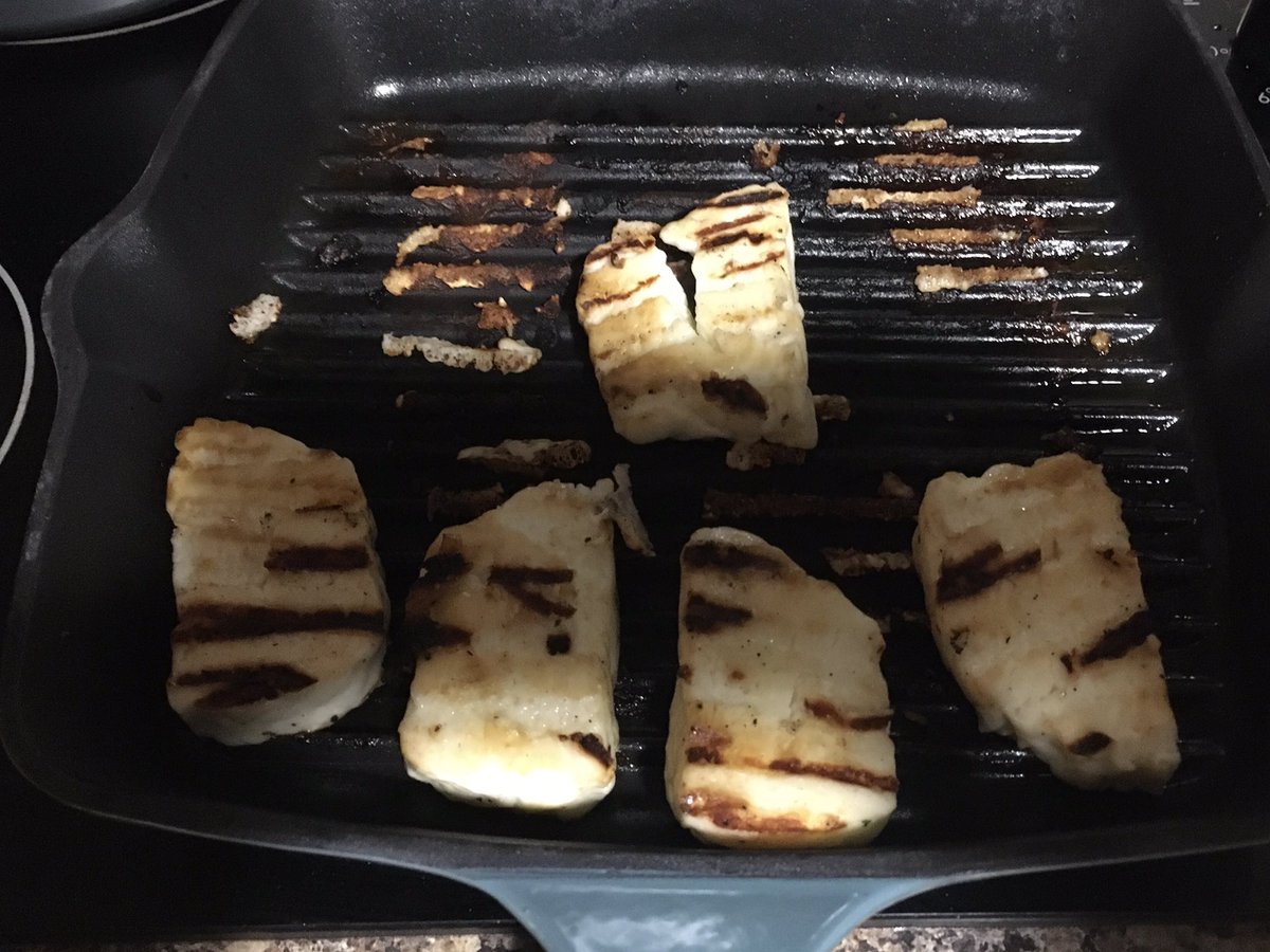 agentvolatile's tweet photo. Pan Griddled Halloumi &amp; Chicken, brushed with Ghost Chilli sauce, served with a Garlic &amp; Mushroom Cous Cous, Tzatziki, Rocket on a (Vegan) Brioche Bun. Superb👌🏼 https://t.co/qAHzmFd0mk