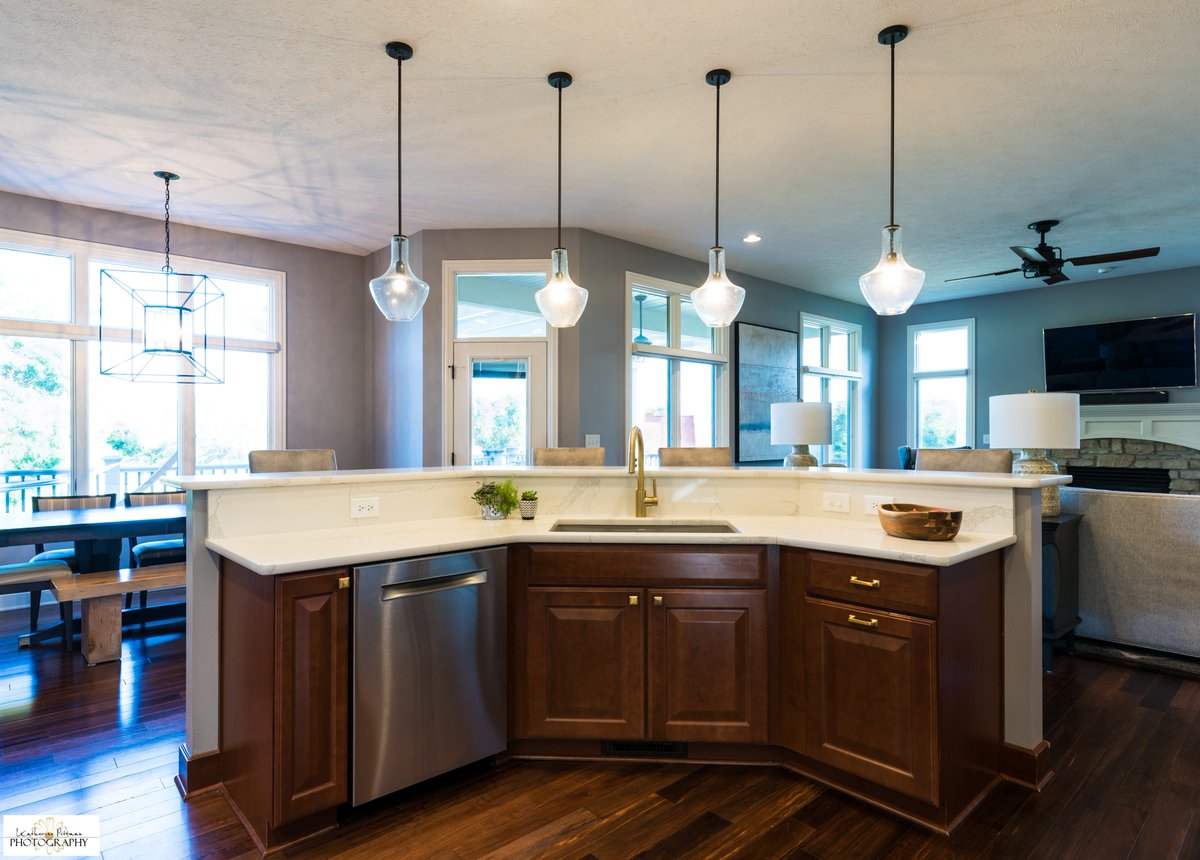 NewLeafRemodel's tweet photo. We love before and after photos! They really show how even a few updates can change a room! 
#kitchendesign https://t.co/WtD8u8MT12
