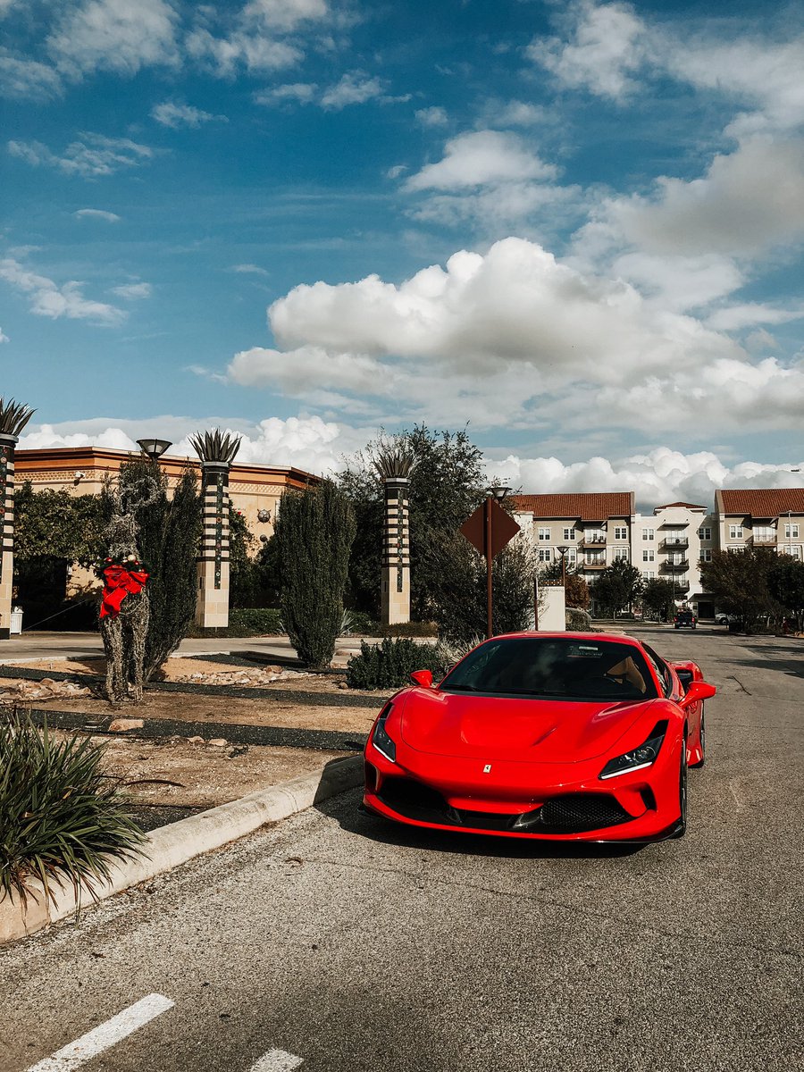 FerrariofSA's tweet image. We hope you’re having a fantastic day! Happy Ferrari Friday! 🔥❤️

#ferrari #ferrariusa #ferrariofsanantonio #f8tributo