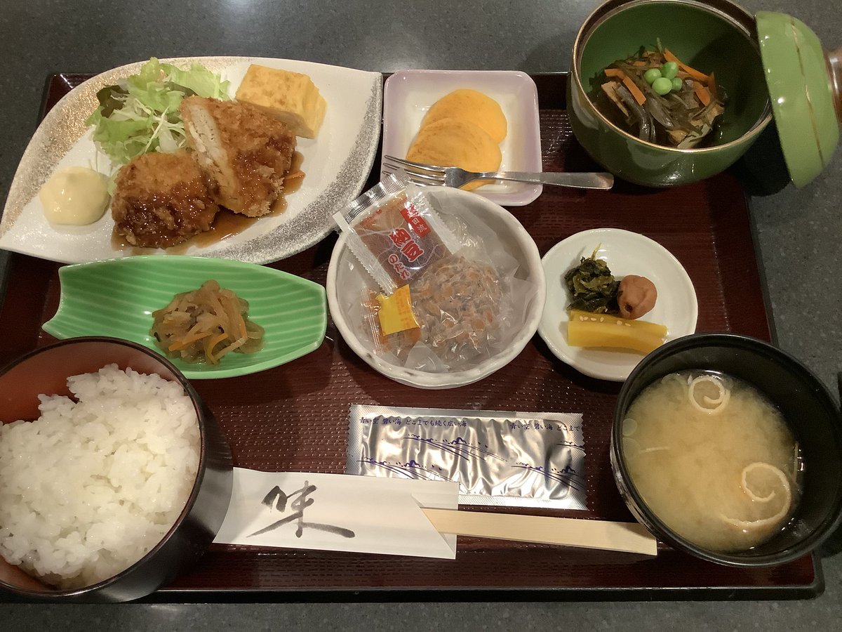 川越第一ホテル 川越駅東口より徒歩3分 年11月14日 土 本日の朝食 献立は ご飯 お味噌汁 味のり 白身魚フライの生野菜添え 一口厚焼き玉子 切り昆布と厚揚げ煮 切り干し大根 納豆 お新香2種盛り 川越 朝食 朝ごはん