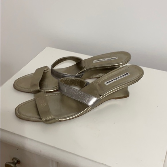 ezthingz's tweet photo. So good I had to share! Check out all the items I'm loving on @Poshmarkapp from @becks827 #poshmark #fashion #style #shopmycloset #manoloblahnik #asics #ecco: https://t.co/Q47p1tcSpK https://t.co/MnYGVB4LIA