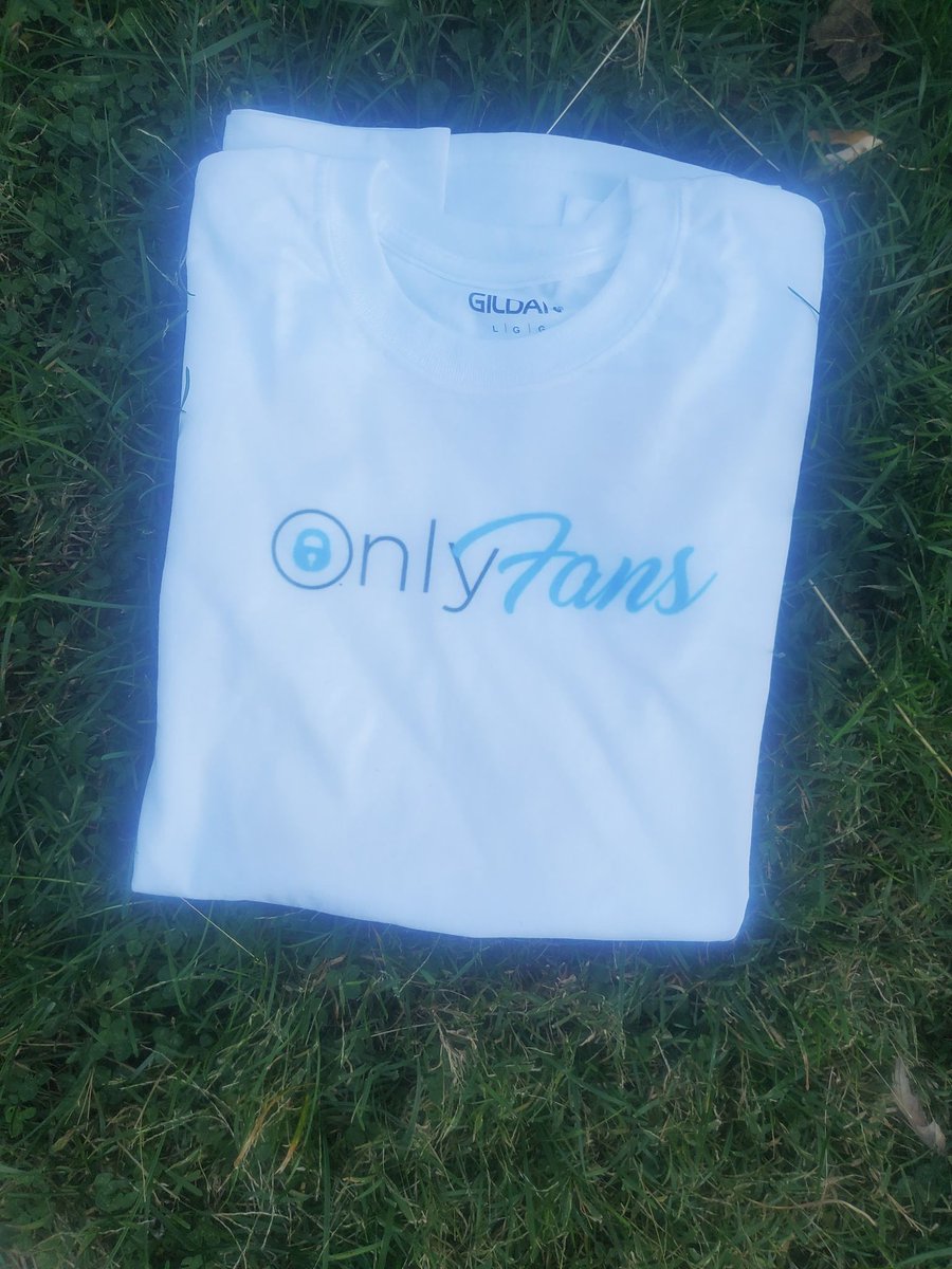 APromotion101's tweet photo. Trying to get my page up so im offering a free onlyfans tshirt for the first 50 people that use me for promo I can add ur @ also dm !!!!! #onlyfans #onlyfanspromo #letspromote https://t.co/qhnpSHZnhq