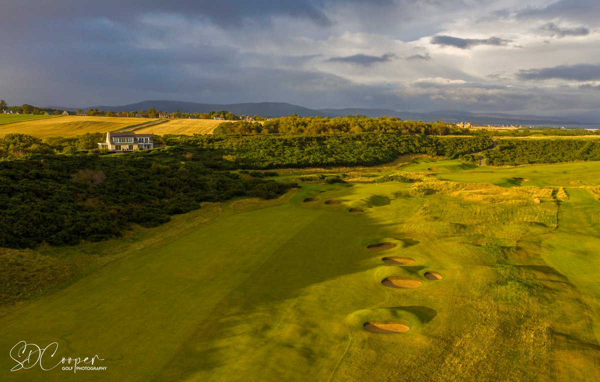 Five could (could) well be my favourite short 4 in Scotland.Stood on this tee, there are half a dozen clubs you could play - even on a still day. 5 bunkers await a lay up lacking commitment. Bunkers at 270 mean a driver must be well placed to the right...