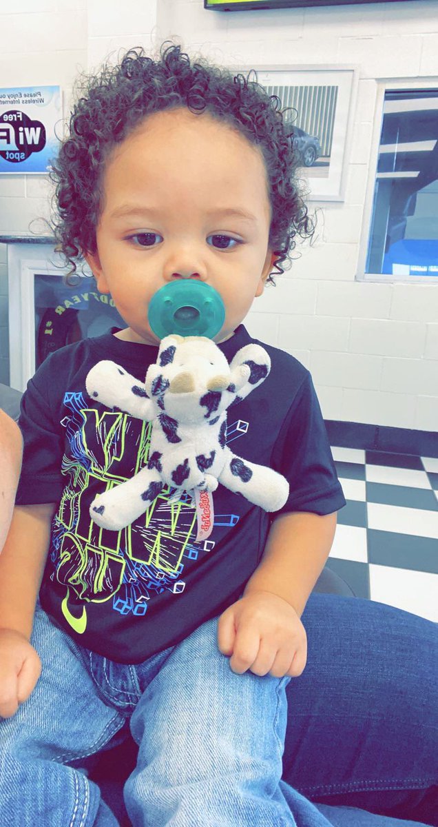 ChelseaLanay5's tweet photo. Late mama post but Wednesday our little man turned 11 months 💚 https://t.co/ImhbAUsc4M
