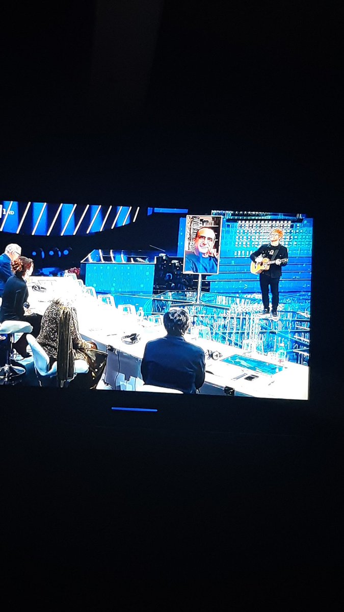Ehriqb's tweet photo. @taleequaleshow @VirginioNero @edsheeran Caspita assolutamente bravo. Station wagon. Mi piace tanto il performance.  Complimenti ancora. https://t.co/nnTZBAMj7y