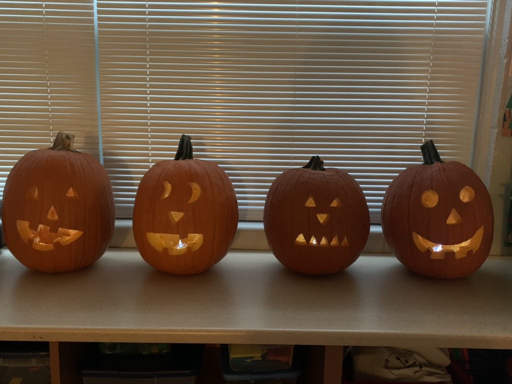 IRE129's tweet photo. Our kindergarten 🎃 are on the fast track for rotting. The 🎃 were placed outside on October 30. This past Tuesday, Nov. 10, there were visible changes and the next day, Wednesday, Nov. 11, all four collapsed.  #scienceobservations #predictions #kindergartenrocks @ireDCSD https://t.co/Gv5k9lWQ82