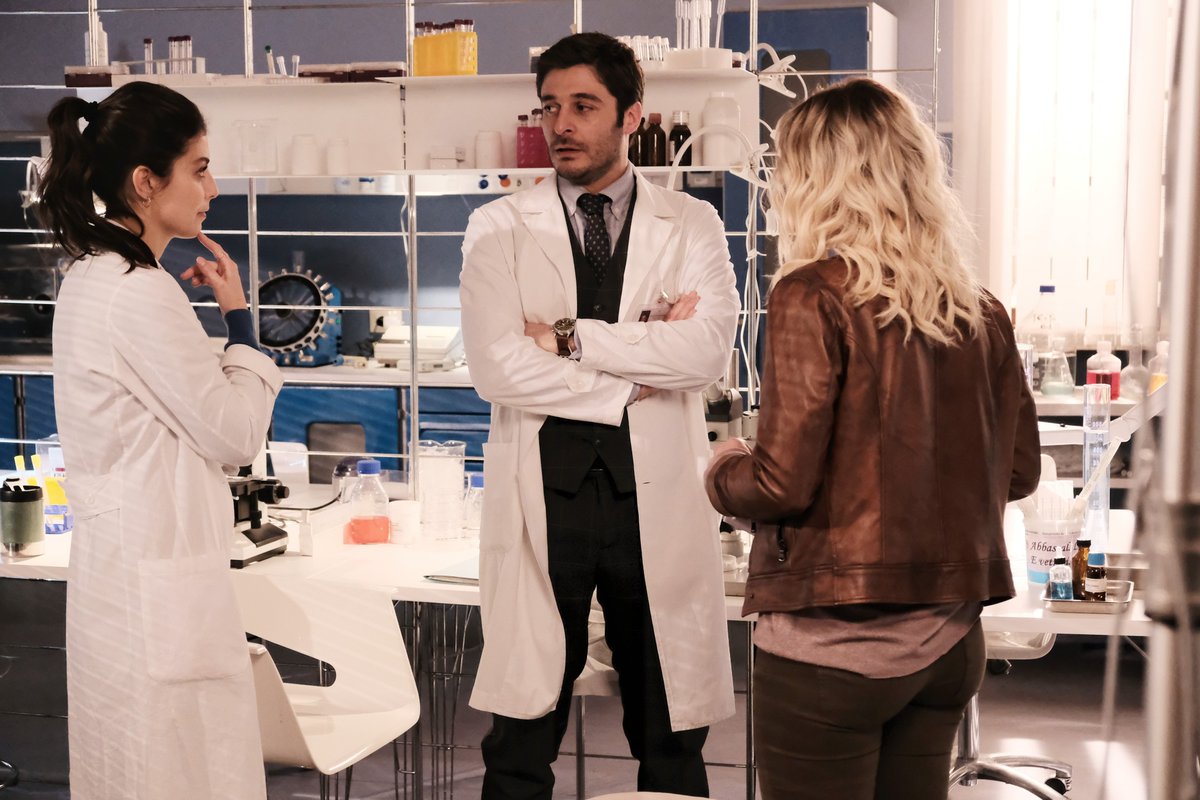 IngegnerCarla's tweet photo. #TrioDelleMeraviglie ❤️ #FotoBackStage #32
#AliceSilviaeCC #TrioInIstituto
#MastronardiEGuancialeInCamice #ComeLoGuarda #Mediciillegali #LaMastalliAVolteSembraDaenerys
#LeiLuiELAmicaStoricaCheAvevaCapitoTuttoIlloTempore #Questi3FannoVenireVogliaDiVignette
#lallieva3 Foto P.Bruni https://t.co/aZGuc977Z0