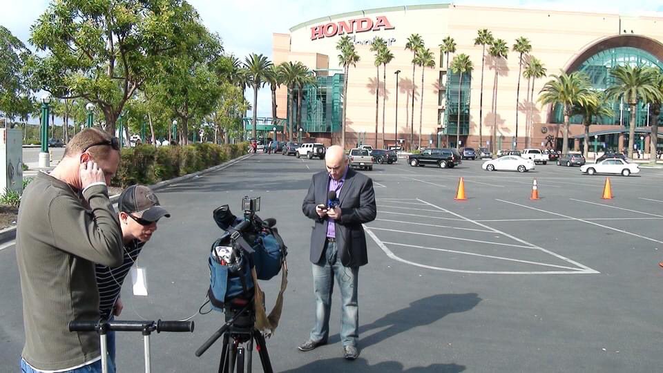 JoeAFerraro's tweet photo. #FBF To when going "live-on-the-air", right across Canada was a thing. 😎
This pic was taken in #Anaheim #California at #UFC121 where Cain Velasquez def. Brock Lensar to win the #UFC Heavyweight title.
Love October weather in #Cali - definitely miss it
#FlashbackFriday https://t.co/H1f95Bcy88