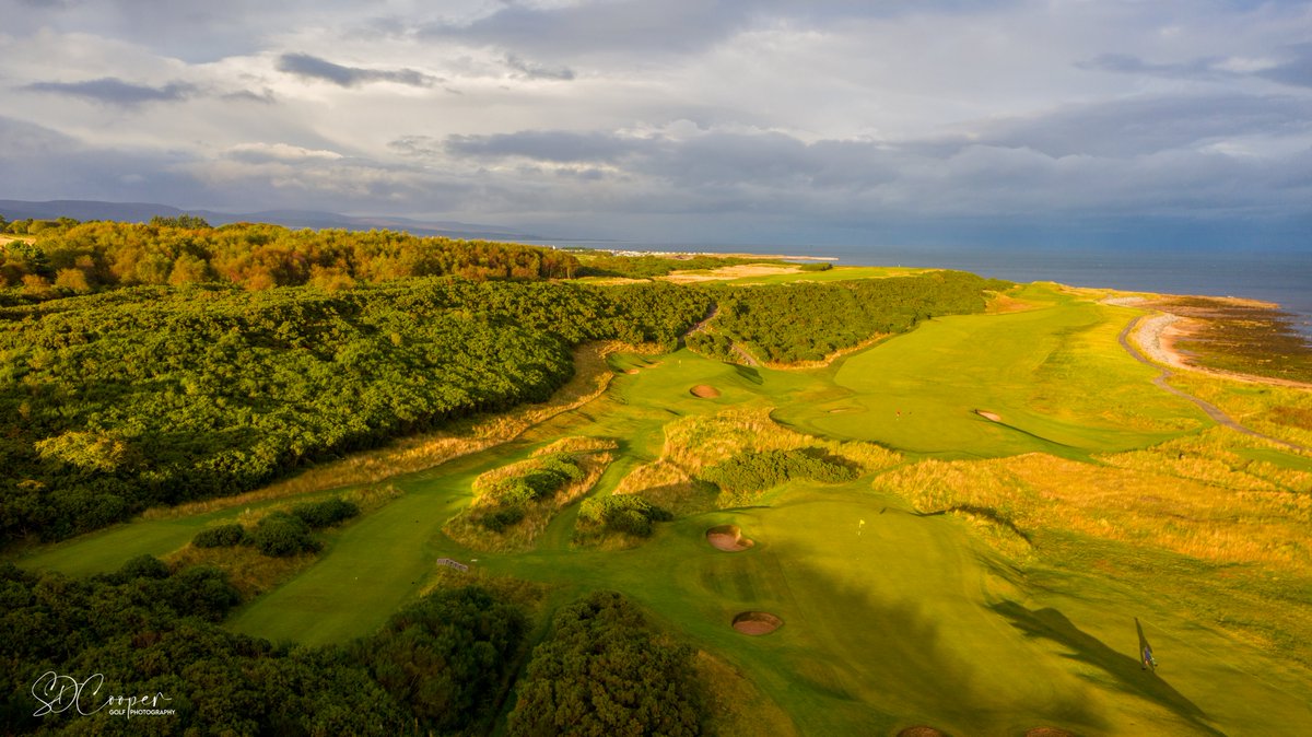 The sixth is the start of the 'new' holes.The green is tiny - 12 yards wide. Pot bunkers left and a precipitous drop to the right.