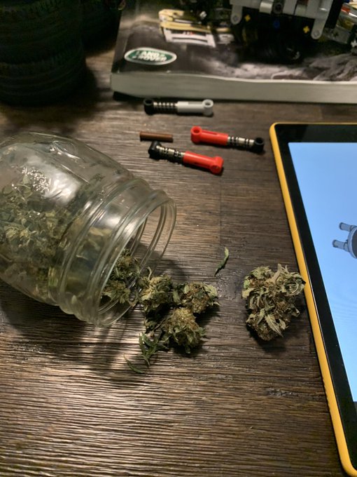 Friday night @ Jeremy&rsquo;s #girlscoutcookies #kush #LEGO https://t.co/6I9nq5Te7U<a href="/tag/girlscoutcookies"class="tags">#girlscoutcookies</a><a href="/tag/kush"class="tags">#kush</a><a href="/tag/lego"class="tags"><span>#lego</span></a>