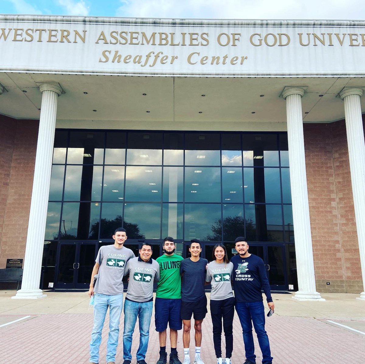 NelsonUXCTF's tweet photo. The LONG GREEN LINE at #TheGu! #YNotUs @LulingISD @TTFCA @TXMileSplit https://t.co/k6BijMy3wH