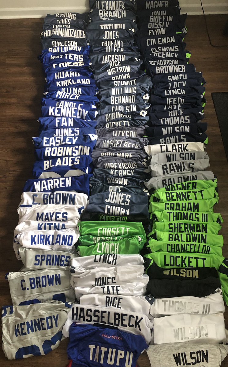 J206D's tweet photo. @bcondotta really miss the Seahawk legend pics.... 😏 https://t.co/Yg1DXN4A93