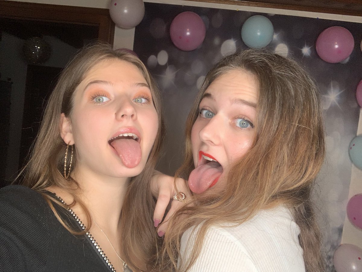 chey_sdk's tweet photo. je vous présente l’amour de ma vie💗✨@sydney_sdk https://t.co/yEllT9MfBh