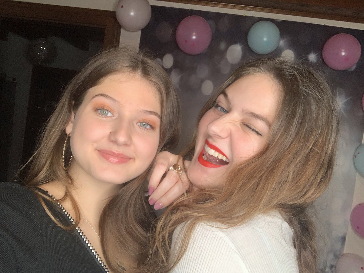 chey_sdk's tweet photo. je vous présente l’amour de ma vie💗✨@sydney_sdk https://t.co/yEllT9MfBh