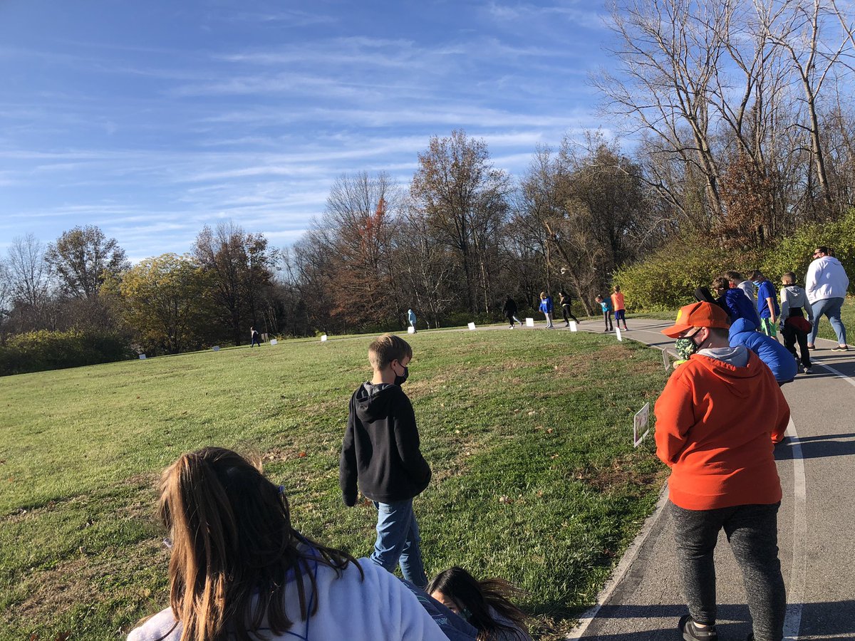 olivia_smith_k's tweet photo. We loved the book walk today! 📚☀️ @Henderson_LC https://t.co/LL9GFQcRYd