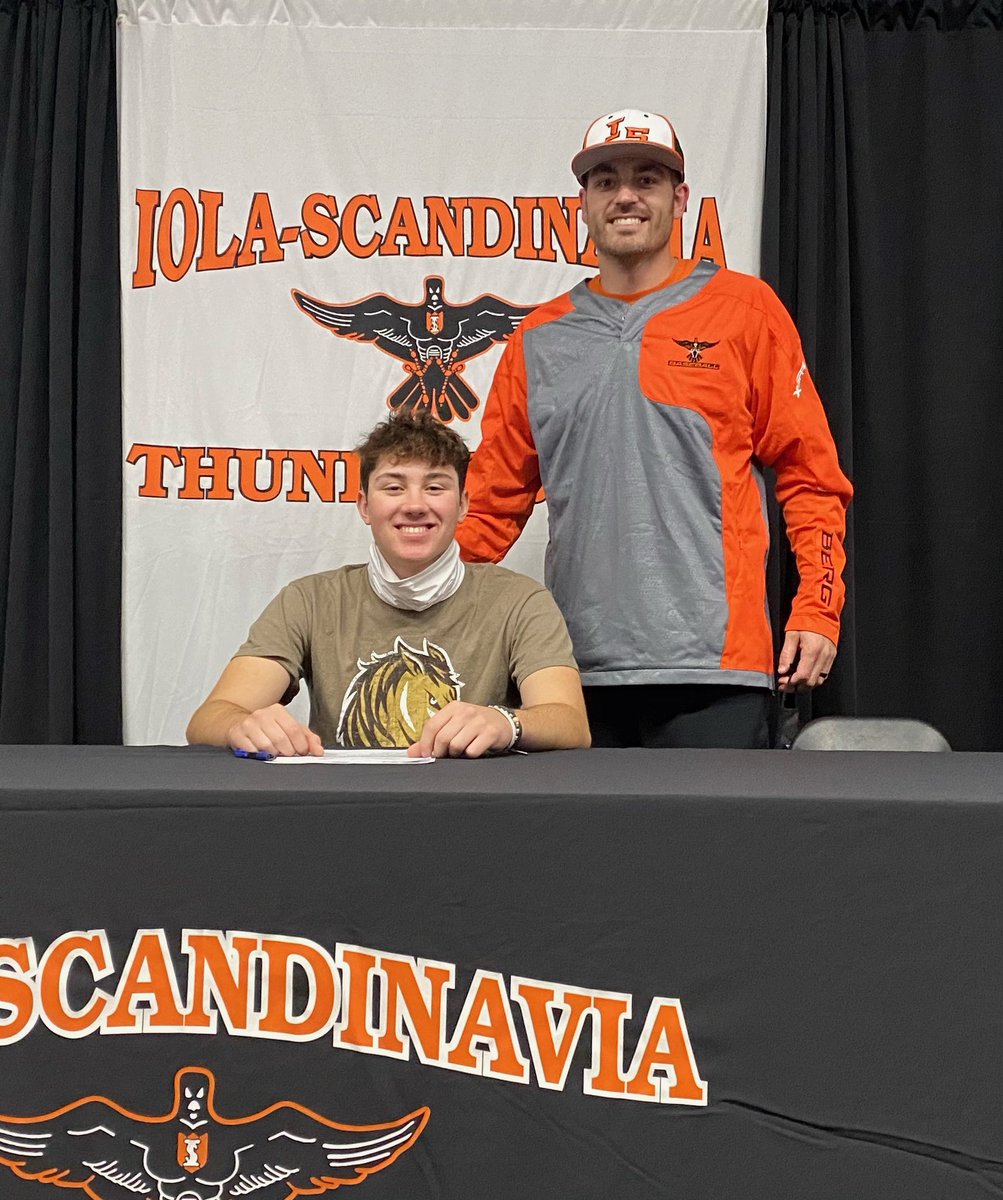 marcus_jaworski's tweet photo. Made it official today! Proud to be a Mustang!!! Ride On🐴 @SMSUBaseball @ddahlke754 @GRBRays @WowFactorNation https://t.co/vcRb1VlWOn