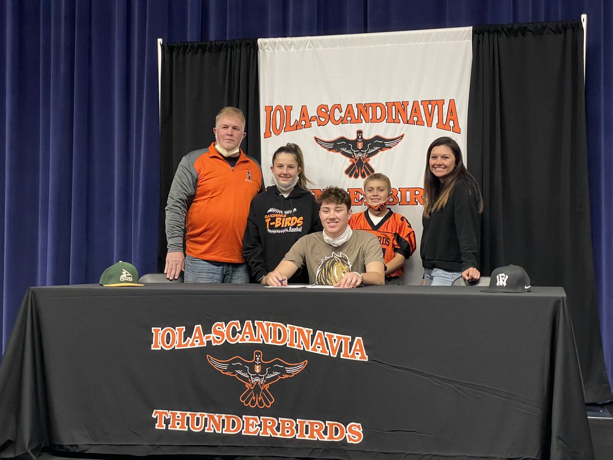 marcus_jaworski's tweet photo. Made it official today! Proud to be a Mustang!!! Ride On🐴 @SMSUBaseball @ddahlke754 @GRBRays @WowFactorNation https://t.co/vcRb1VlWOn
